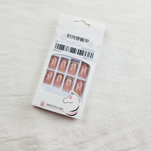 24 Pieces Fake Press On Nails - Picture 5 of 8